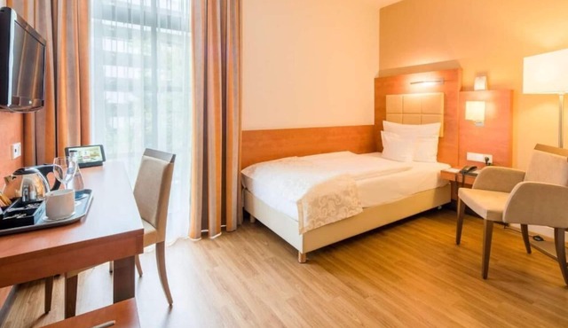Standard single room