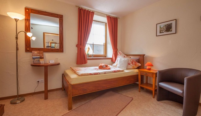 Standard Single Room with Breakfast Included - Spa and Wellness Hotel on the Eifelsteig*