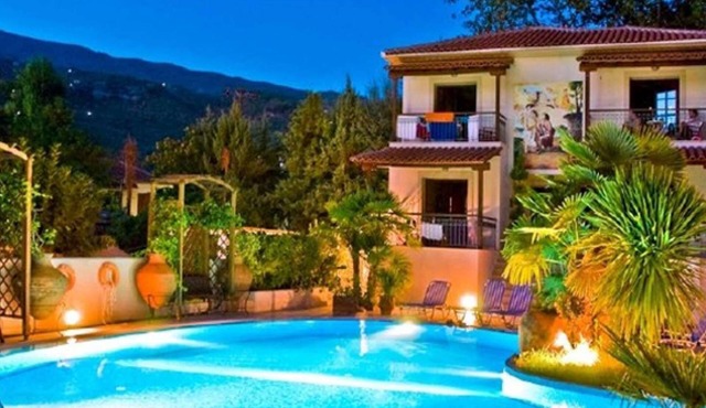 Standard studio ground/first floor for 2 adults+1 child - pool view #6/9