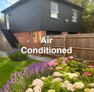 Stansted Coach House - Apartment Hotel