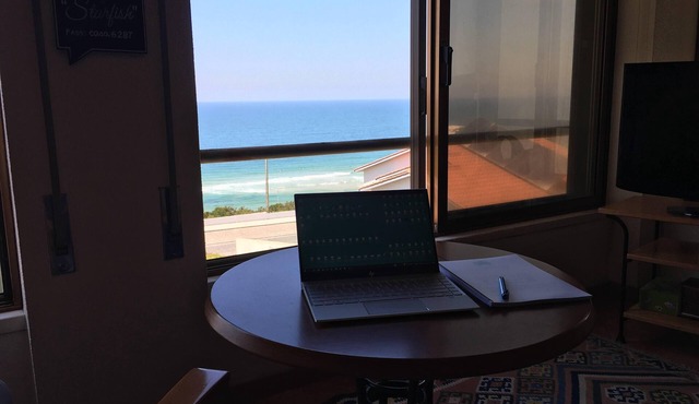 STARFISH Beach House overlooking the sea and next to a multi-sports venue