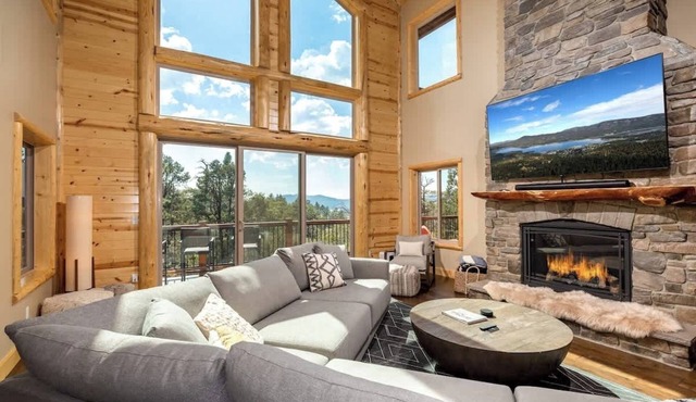 Starlight Chalet. Stunning Views. Modern. Spacious