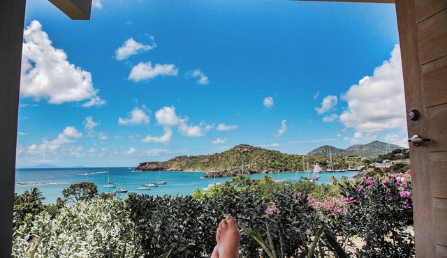 STARLIGHT: GORGEOUS VIEWS OF THE BEACH, FORT BERKLEY & MONTSERRAT