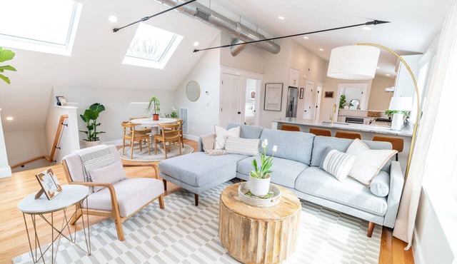 Starlight: Gorgeous 2-bedroom, Skylights, Close to Yale & Downtown New Haven