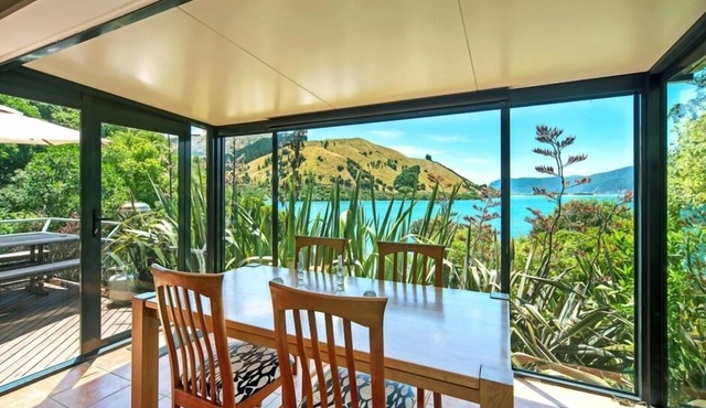 Starlight (Te Whānau Mārama) Cable Bay NelsonnSecluded, beach front, sustainable