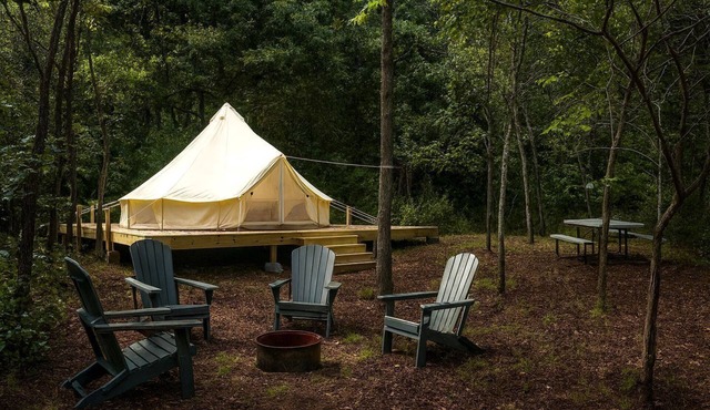 Starlit Glamping Bell Tent Sanctuary Near Sinking Creek, Missouri