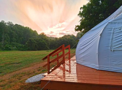 Starlit Riverfront Glamping Suite AC, WiFi, Games