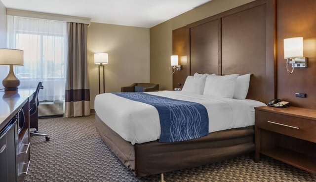 Start Your Adventure Right w/Our Comfy Room & Complimentary Breakfast