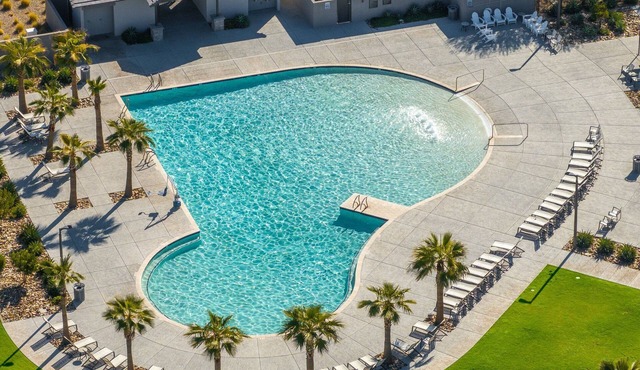 State Farm Stadium 1 mile Sauna Massage Chair Pool 830mbps
