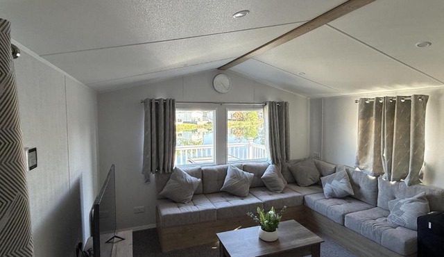 Static Caravan 3 Bed Sleeps 6 Waterside No Pets