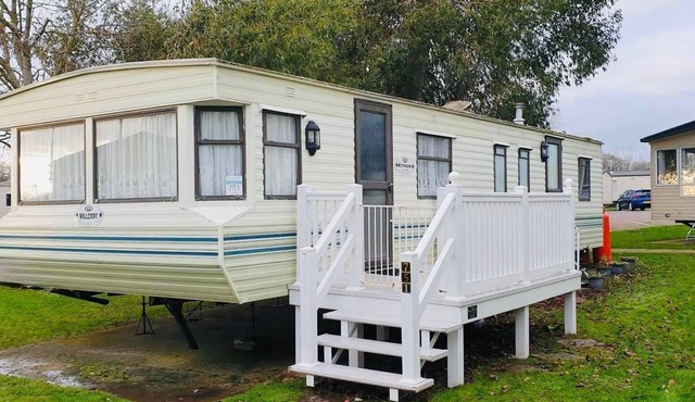 Static Caravan Sleeps 8 with Indoor Pool