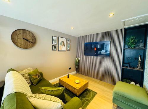Station House - Platform 1 - 2 Bedrooms - Sleeps 3