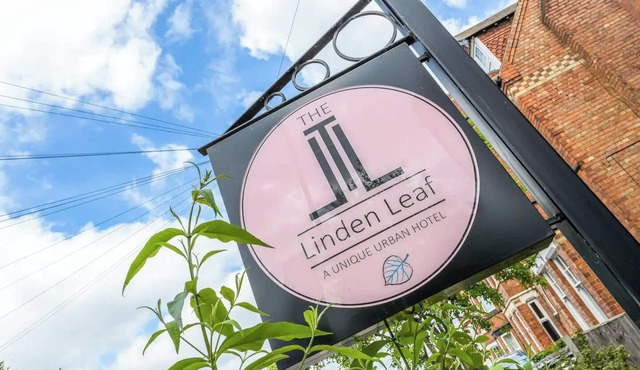 Station Road - Contemporary 1bedroom Flat with 1 double bed & ensuite bath
