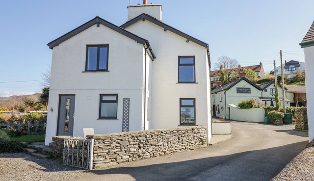 STATION VIEW, family friendly, with open fire in Kirkby-In-Furness