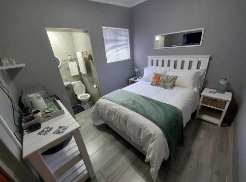 Stay a While Self catering - Close to Greenacres Hospital, free Wi-Fi, and secure parking