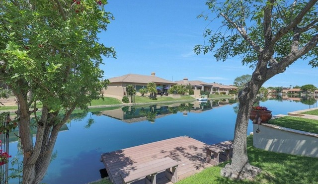 Stay at Bartlett Way- 4bd Waterfront Retreat