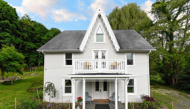 Stay at Sparrow House: A Cozy, Waterfront Retreat in the Hudson Valley