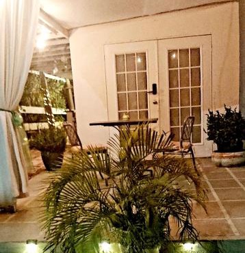 Stay Awhile Studio Apartment - Live Like A Local
