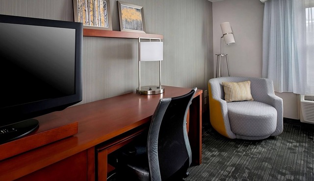Stay Connected & Explore the Jersey Shore Region with Parking & Swimming Pool!
