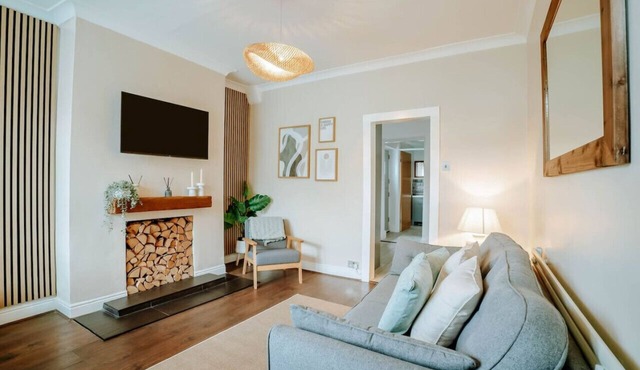 Stay Harrogate 3 Bed Holiday Home | Walk to Convention Centre | Parking