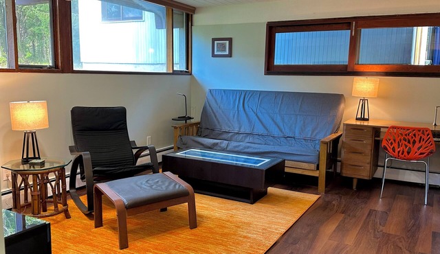 Stay in an historic 1966 deckhouse close to downtown and trails