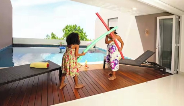 Stay in style with Cliffhanger Villa w/own pool