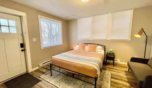 Stay on Spring | Downtown Suite | Steam Sauna | #4