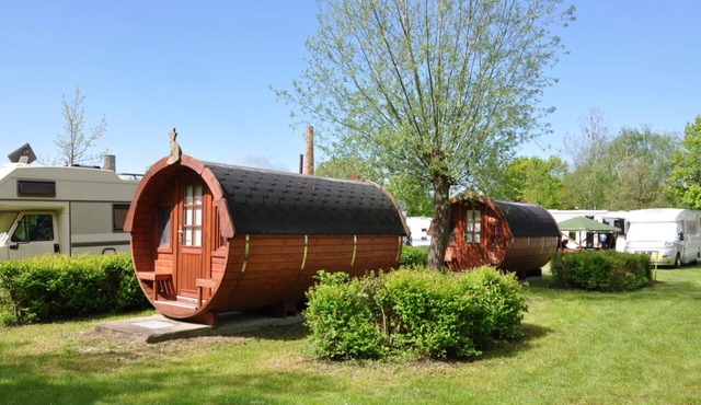 Stay overnight close to nature - the camping barrel