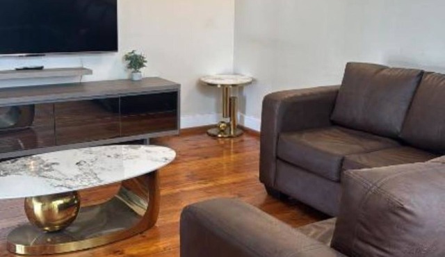 Stay Safe & Central – Your Cozy B&B Near Florida Road!