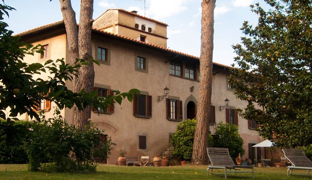 Stay, think and relax. Extended layout. 15' drive from Pisa, Lucca and the beach