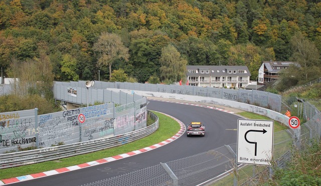 Stay with excellent view on the Track
