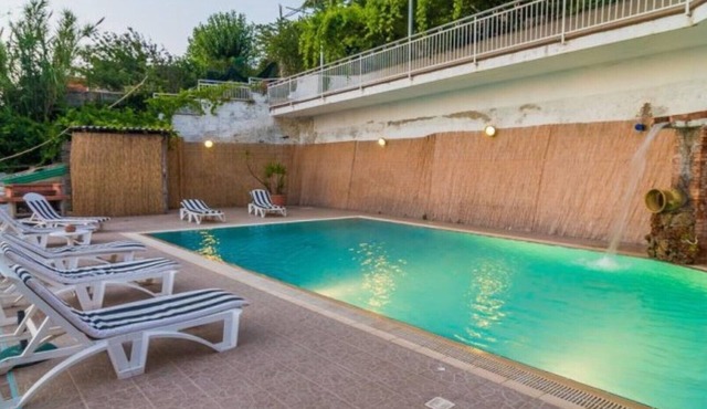Stay with us at our B&B with swimming pool and panoramic terrace