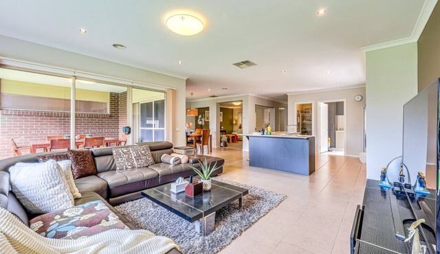 StayAU Spacious Stay Point Cook