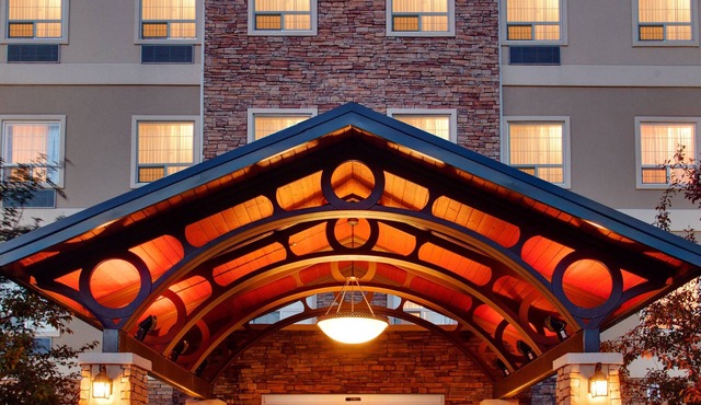 Staybridge Suites Calgary Airport by IHG