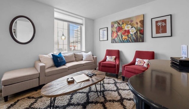 #StayInMyDistrict Downtown Loft