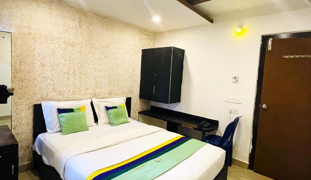 STAYMAKER ABS Comforts - Opp St Philomena Church
