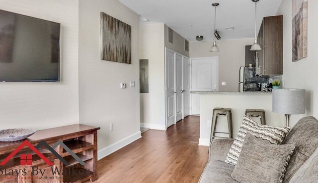 StaysByWalker Studio in PlazaMidwood | Parking/Gym