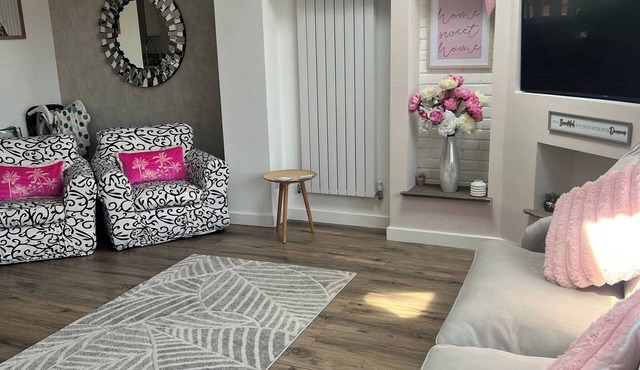 staysolihull, large spacious corner house,