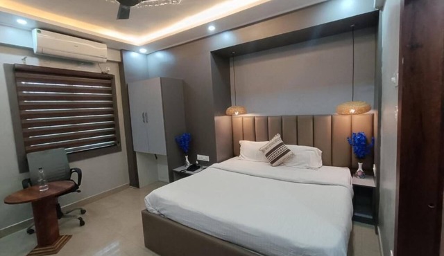 Stayvilla Royal