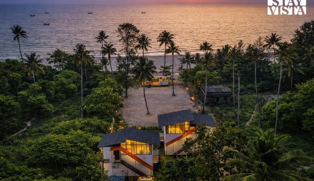 StayVista at Dynast - By the Beach with Pool, Lawn