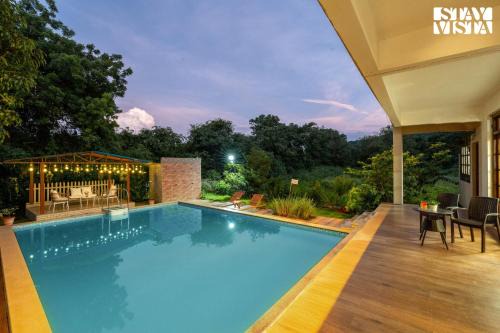 StayVista at FarmVille with Mountain View, Pool