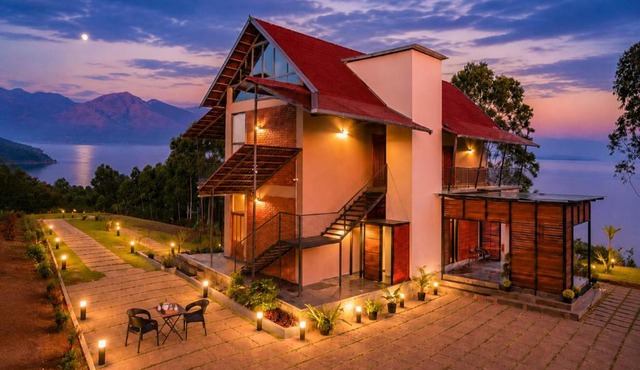 StayVista at Novera 3BHK with Breakfast Near Banasura Dam