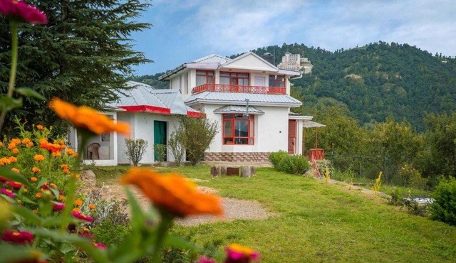 StayVista at Sunshine Estate Serene 2BR Pet Friendly Villa in Chail with view