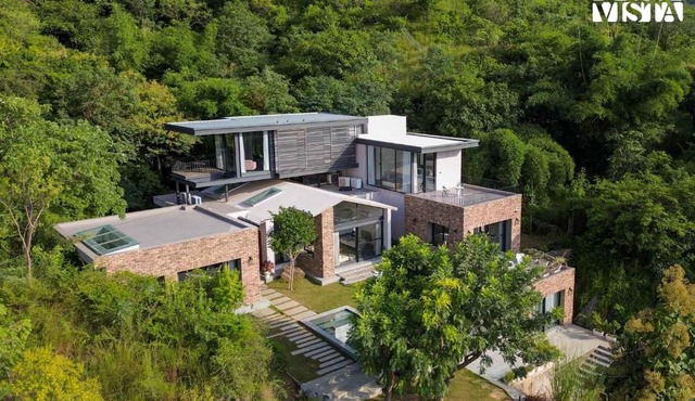 StayVista's Ikebana - Living By The Forest Edge - Mountain-view Villa with Infinity Pool, Lawn, & Indoor-Outdoor Games
