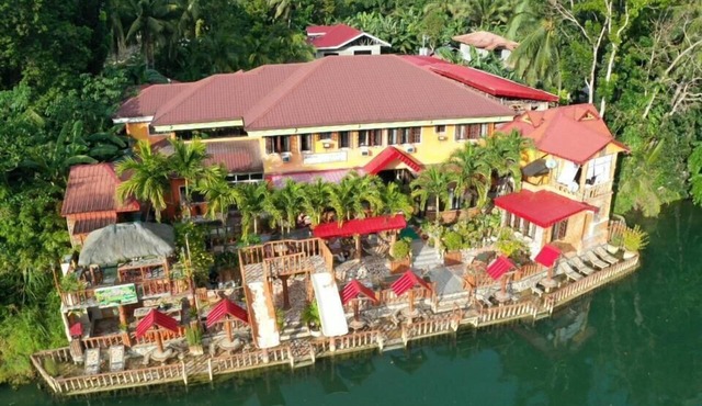 Stefanie Grace Inn