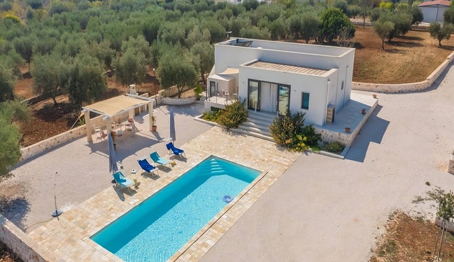 Stefano's Villa - Relax, Saltwater Pool & View of Cisternino