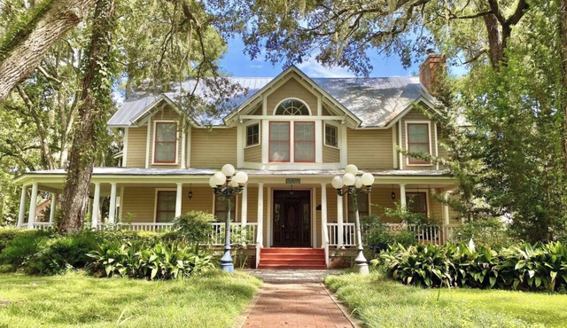 Steinhatchee Landing Resort - Victorian Cottage 8