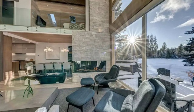 Stellar Jay Chalet | Modern, Golf Course, 4 min drive to Village