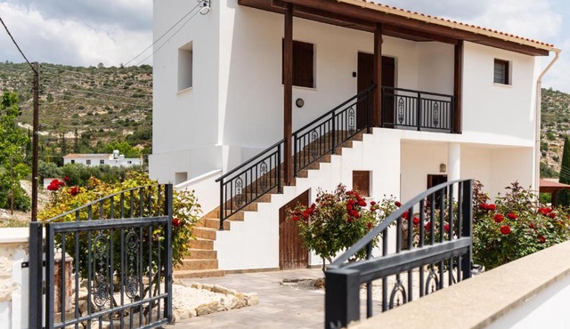 Steni Traditional Studio Apartment