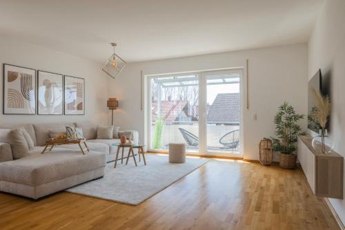 Step Apartments - Large, Luxurious and Central